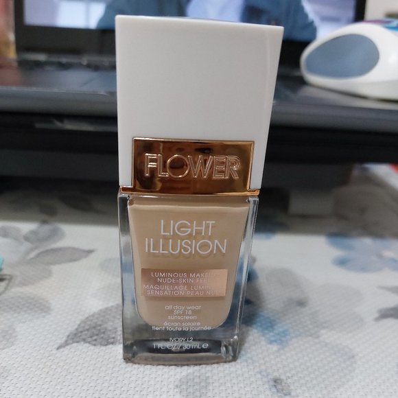 Flower Light Illusion Luminous Makeup Nude Skin Feel All Day Wear Ivory L2 - Picture 1 of 3